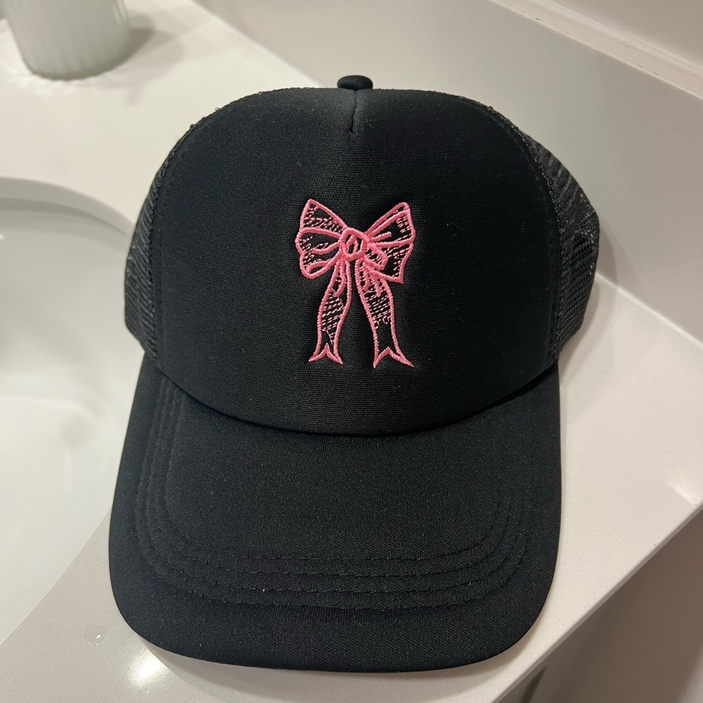 Bow trucker hat